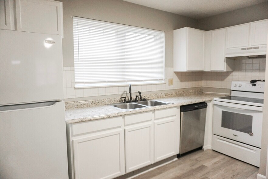 More Photos Of 2523 Cedar Ln, Knoxville Apartments For Sale