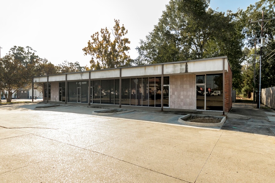More Photos Of 4950 Government St, Baton Rouge General Retail For Sale