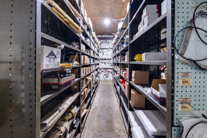 More Photos Of 164 Orchard dr, Timberville Light Distribution For Sale