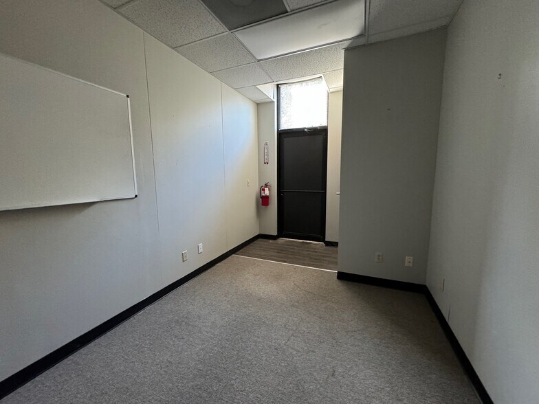 More Photos Of 19401 E 40 Hwy, Independence Office For Lease