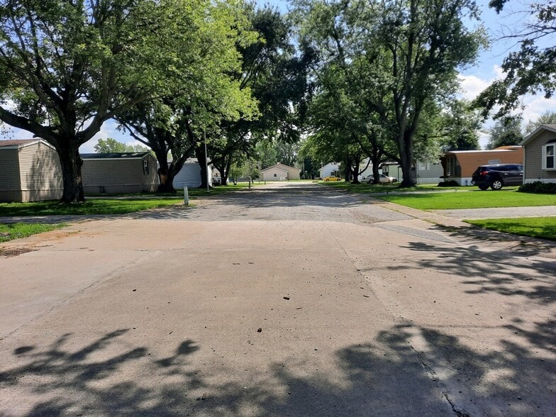 More Photos Of 321 N All Seasons Rd, Geff Manufactured Housing Mobile Home Park For Sale