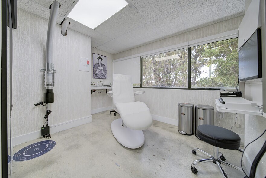More Photos Of 2455 SW 27th Ave, Miami Medical For Lease