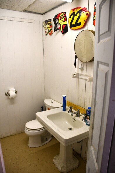 More Photos Of 138 Chestnut St, Marienville General Retail For Sale