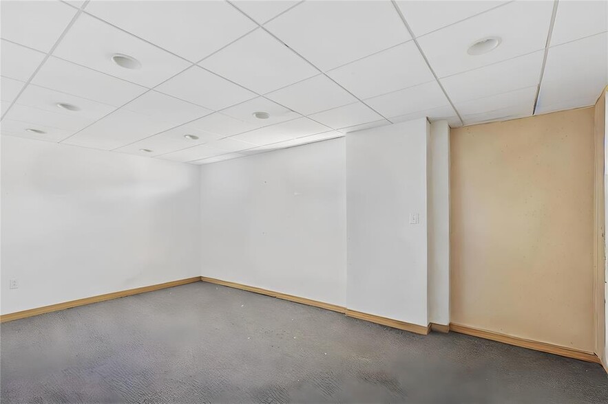 More Photos Of 123 Lake Dr, Lake Peekskill Storefront For Sale