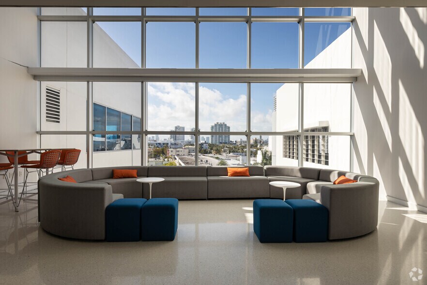 More Photos Of 555 Washington Ave, Miami Beach Office For Lease