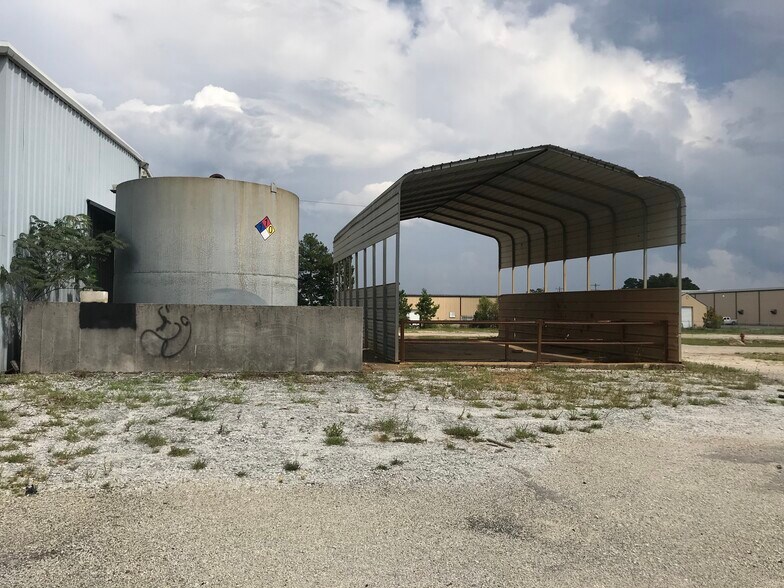 More Photos Of 13031 Veterans Memorial Hwy, Douglasville Warehouse For Lease