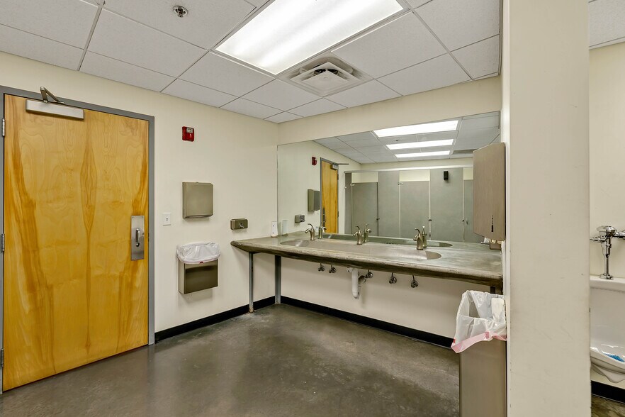 More Photos Of 1616 Harley Davidson Blvd, Columbia Freestanding For Sale