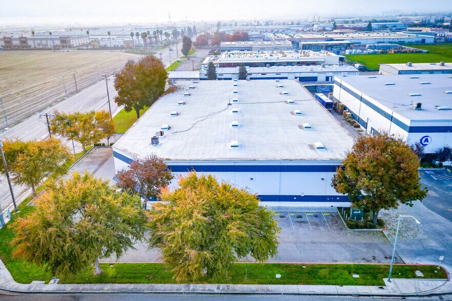 More Photos Of 1360 E North Ave, Fresno Service For Sale