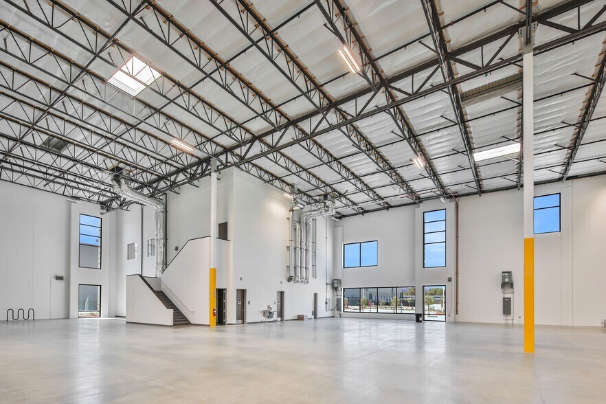 More Photos Of 25490 Springbrook Ave, Santa Clarita Industrial For Sale