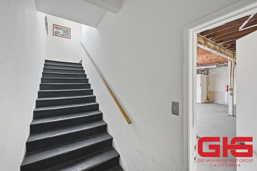 More Photos Of 2020 S Mesa St, San Pedro Industrial For Sale