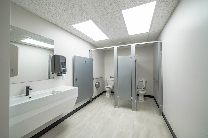 More Photos Of 8023 Malcolm Rd, Clinton Medical For Lease