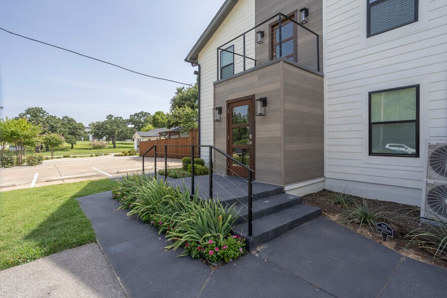 More Photos Of 403 E Broad St, Mansfield Loft Creative Space For Lease