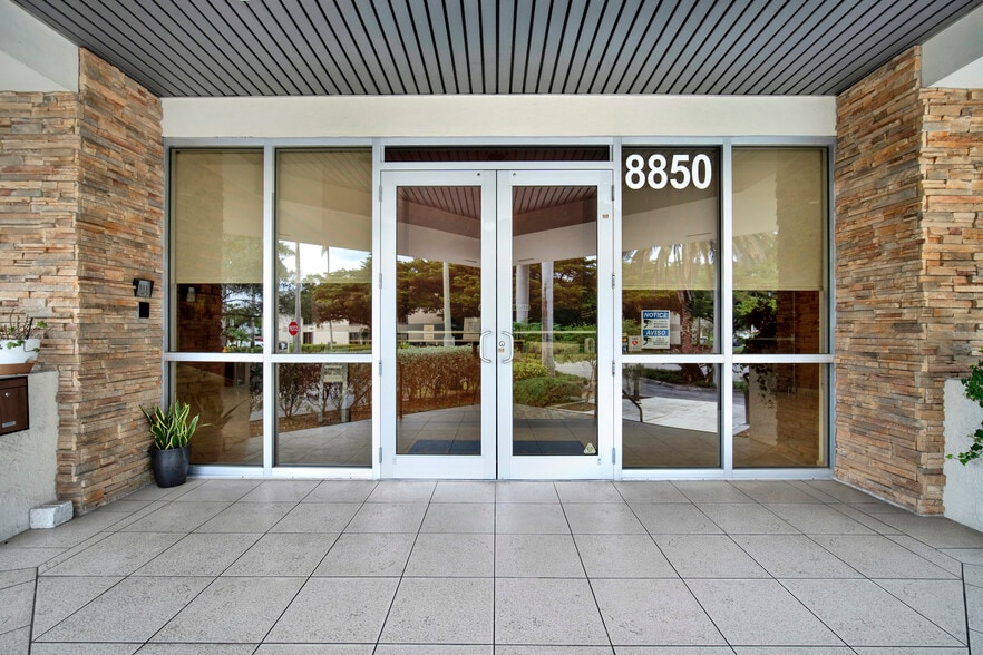 More Photos Of 8850 NW 20th St, Doral Light Manufacturing For Sale