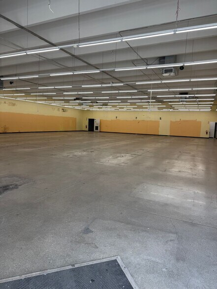 More Photos Of 1255 NW 103rd St, Miami Freestanding For Sale