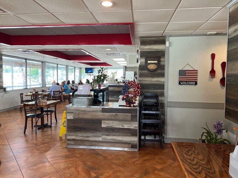 More Photos Of 841 Ridgewood Ave, Daytona Beach Restaurant For Sale