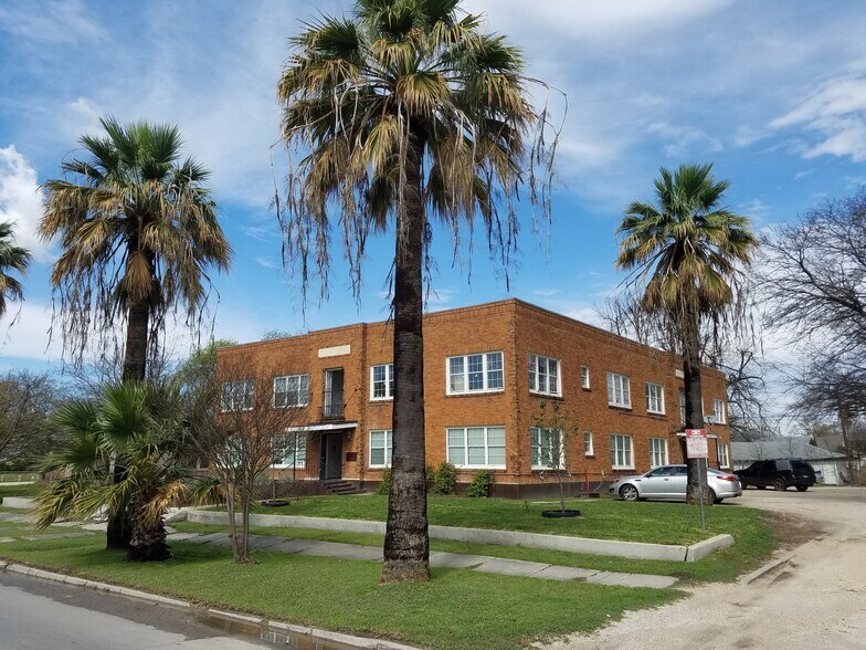 More Photos Of 1409 W Woodlawn Ave, San Antonio Apartments For Sale