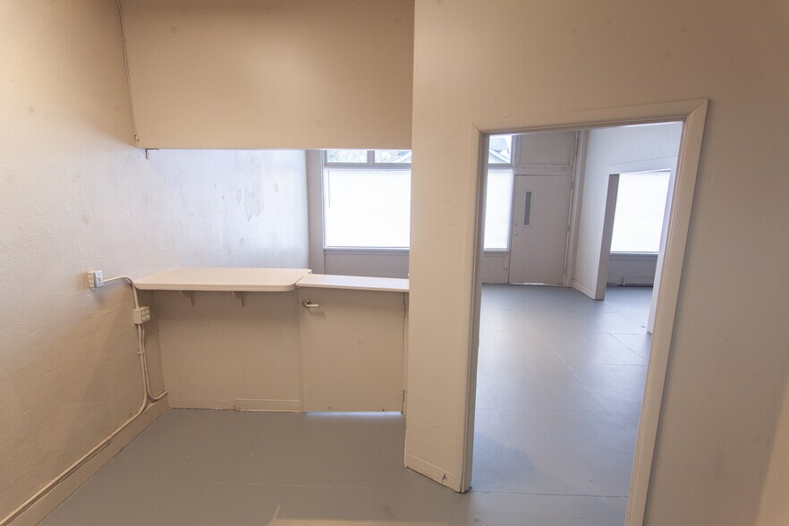 More Photos Of 1200-1218 N Killingsworth St, Portland Storefront For Sale