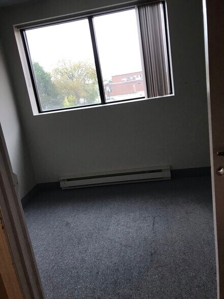 More Photos Of 420 Green St, Whitby Medical For Lease