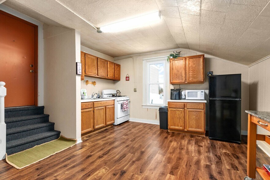 More Photos Of 1027 S Main St, Oshkosh Restaurant For Sale