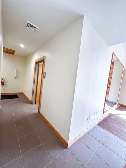 More Photos Of 8100 Ohio River Blvd, Emsworth Office For Lease