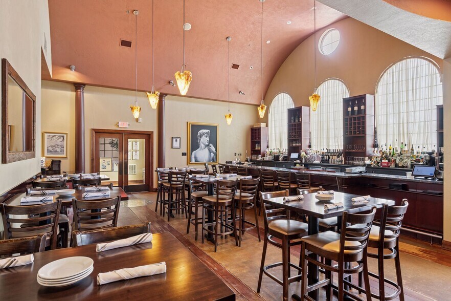 More Photos Of 981 Sibley Memorial Hwy, Lilydale Restaurant For Sale