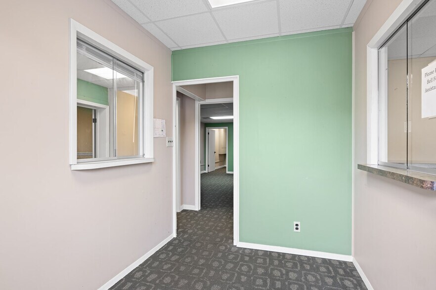 More Photos Of 1401 Applewood Dr, Dalton Medical For Lease