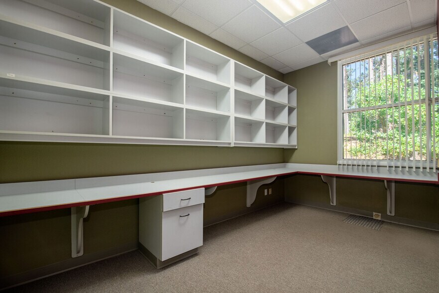More Photos Of 350 Crown Point Cir, Grass Valley Office For Lease