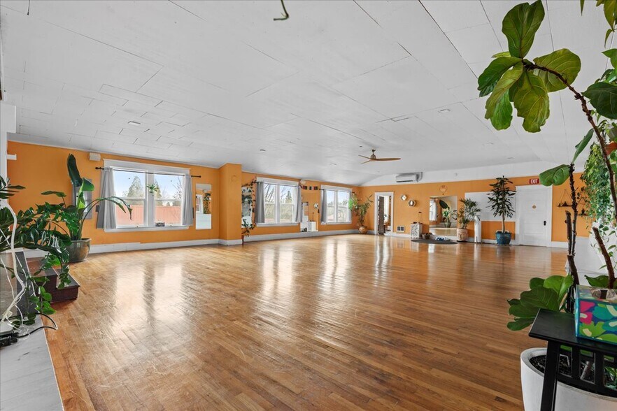 More Photos Of 2038 Pacific Ave, Forest Grove Storefront Retail Office For Sale