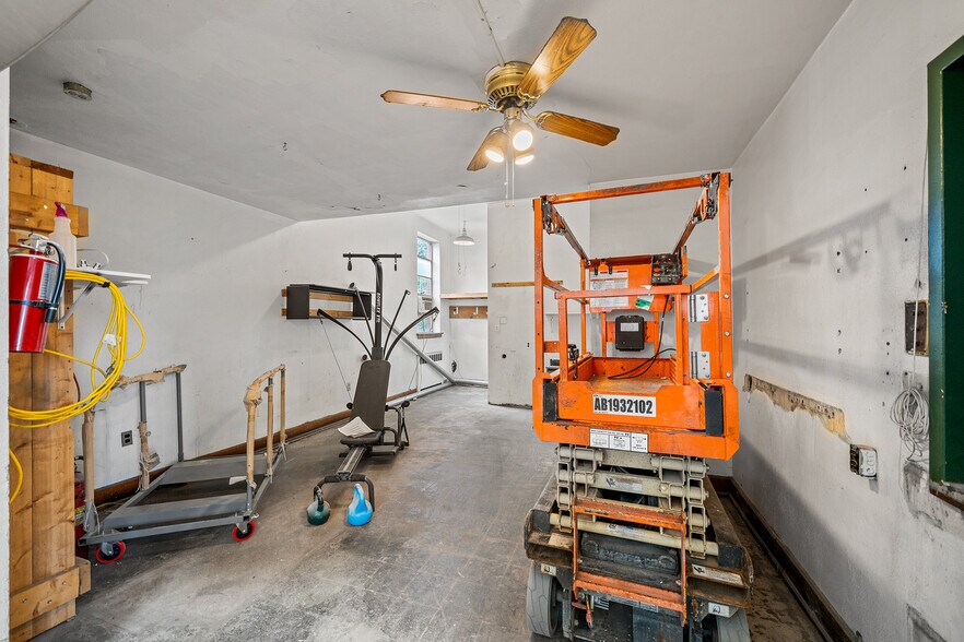 More Photos Of 379 Cherry St, Pottstown Flex For Lease