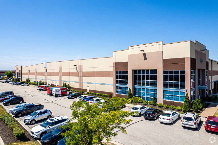 More Photos Of 17201-17351 W 113th St, Lenexa Warehouse For Lease