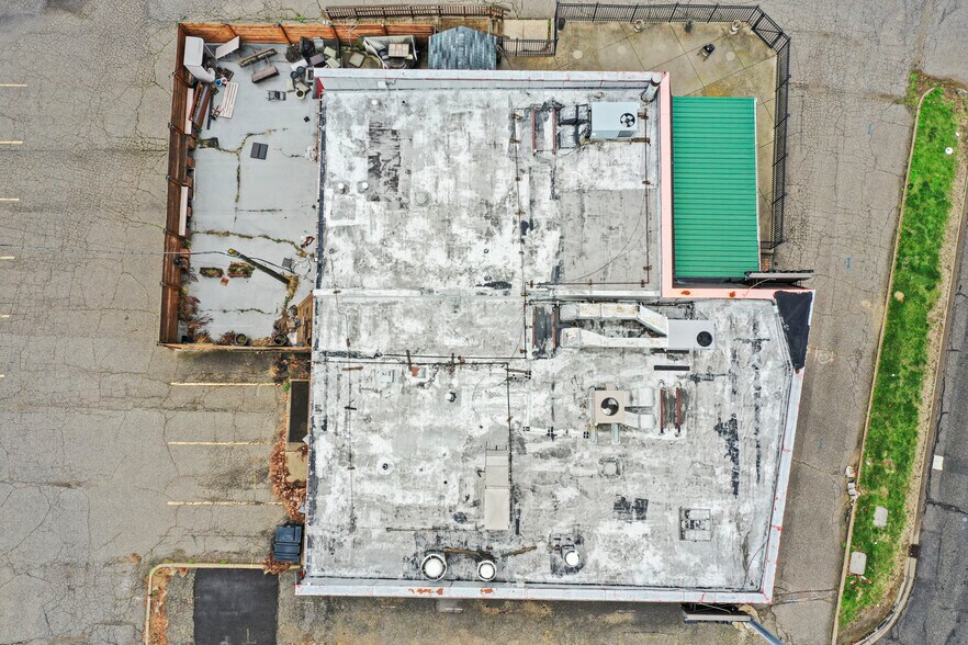 More Photos Of 1090 Rochester Rd, Troy Restaurant For Sale