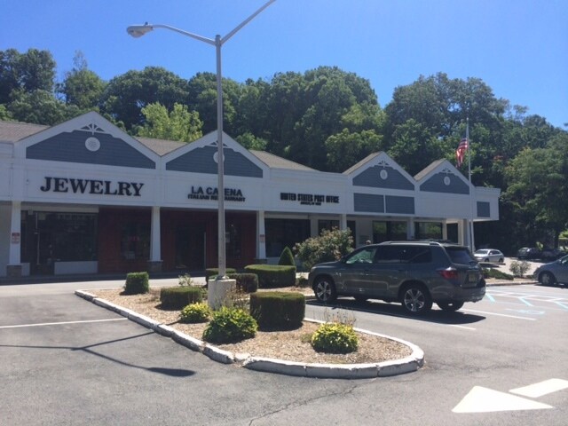 More Photos Of 875 Saw Mill River Rd, Ardsley General Retail For Lease