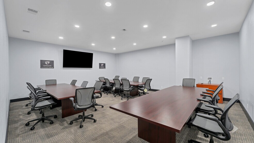More Photos Of 7570 IH - 35 Fwy, New Braunfels Light Manufacturing For Sale