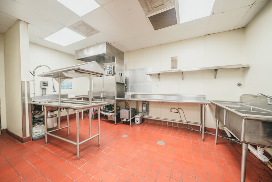 More Photos Of 7373 Comfort Inn Dr, Warrenton General Retail For Sale