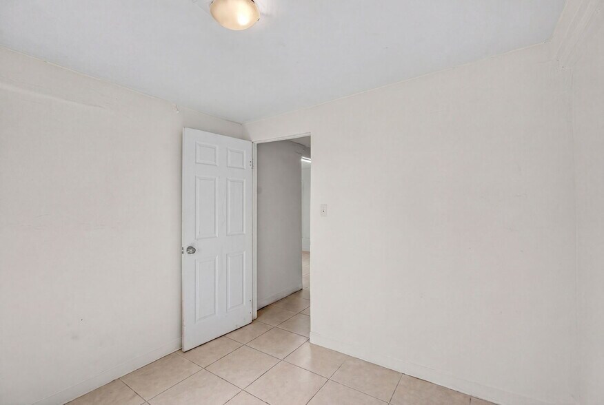 More Photos Of 4401 N 16th St, Phoenix Freestanding For Lease