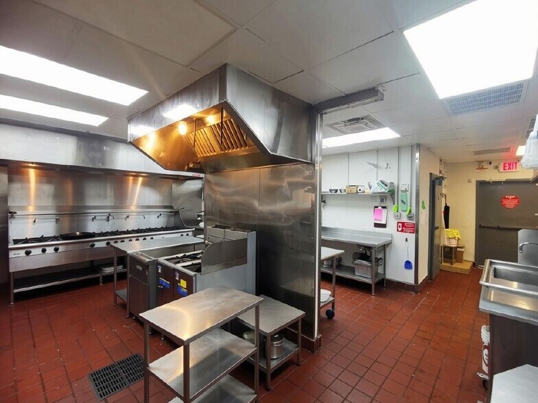 More Photos Of 5854 Highway 6 N, Houston Freestanding For Lease
