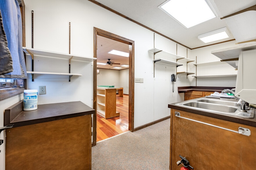 More Photos Of 814 E Washington St, Greencastle Medical For Sale