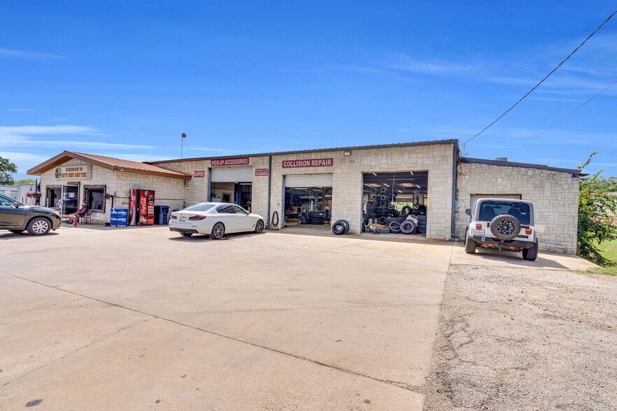 More Photos Of 475 W Commerce St, Fairfield Auto Salvage Facility For Sale