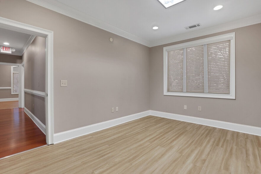 More Photos Of 4720 Peachtree Industrial Blvd, Berkeley Lake Office For Lease