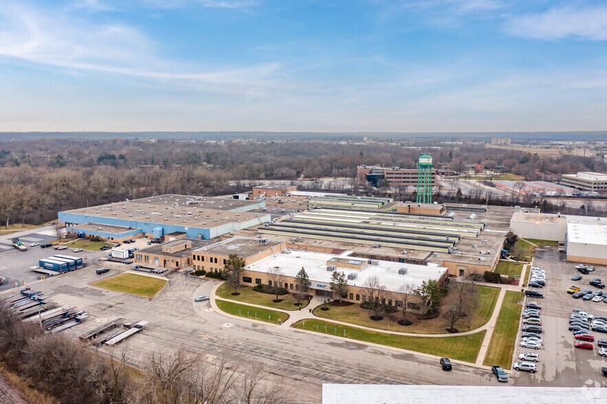 More Photos Of 900 N State St, Elgin Manufacturing For Lease
