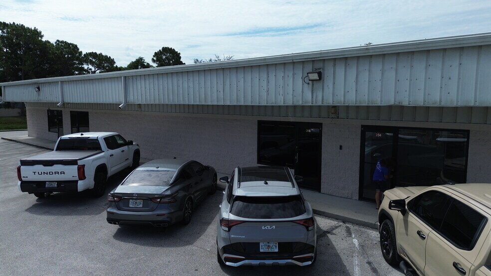 More Photos Of 11601 S Orange Blossom Trl, Orlando Unknown For Lease