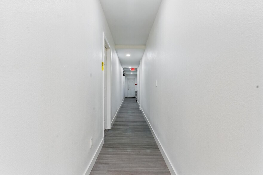 More Photos Of 214 S Maryland Pky, Las Vegas Loft Creative Space For Sale