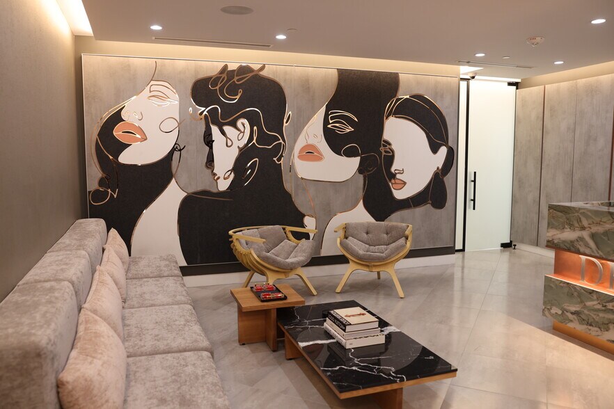 More Photos Of 433 N Camden Dr, Beverly Hills Coworking Space