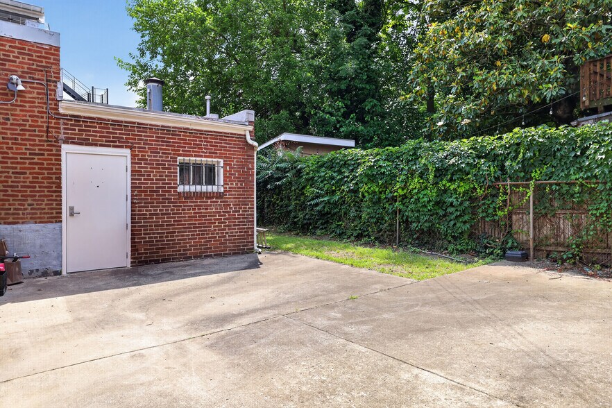 More Photos Of 653 11th St NE, Washington Religious Facility For Sale