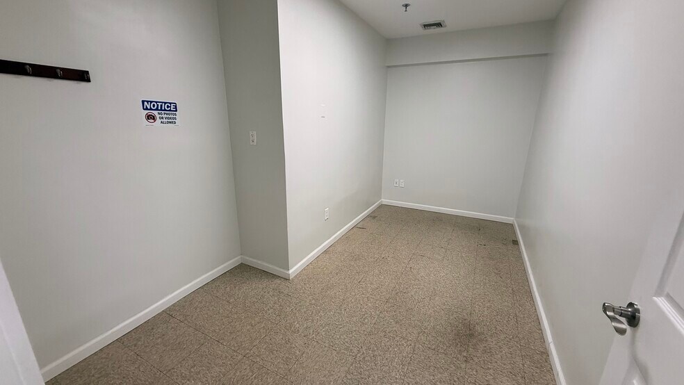 More Photos Of 1648 E 14th St, Brooklyn Medical For Lease