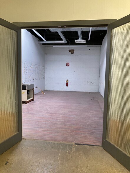 More Photos Of 1245 Hartrey Ave, Evanston Flex For Lease
