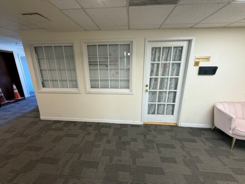More Photos Of 288 Walnut St, Newton Office For Lease