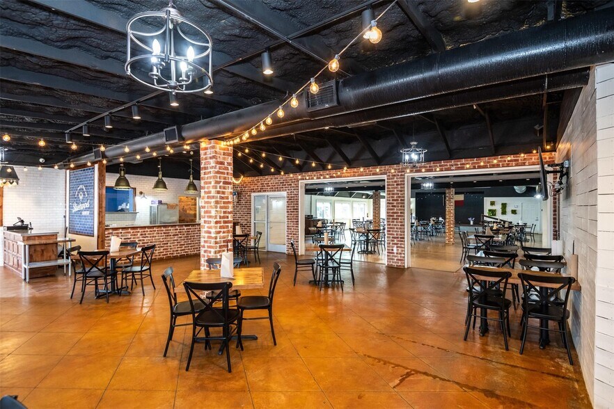 More Photos Of 3921 S Highway 287, Waxahachie Restaurant For Sale