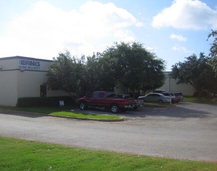 More Photos Of 1109 S Airport Cir, Euless Unknown For Lease