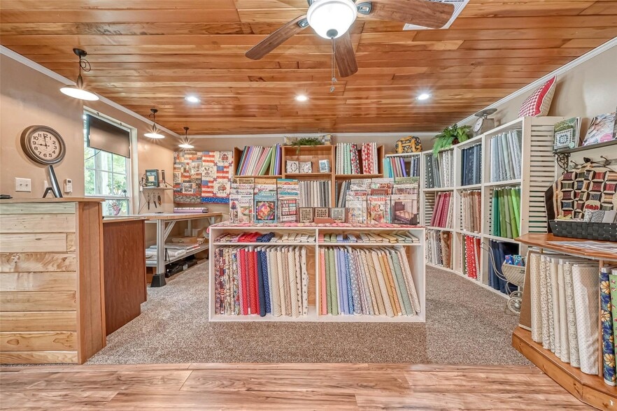 More Photos Of 103 Roundabout Ln, Huntsville Specialty For Sale